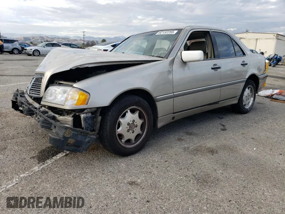 ✅ 1998 Mercedes-Benz C 230/260/280/320 • VIN: WDBHA23GXWA648709 • Lot: 92132255. Wystawiony na Copart z przebiegiem Nie podano. Bezpłatny archiwum sprzedaży aukcyjnych z USA i szczegółowy raport historii pojazdu na DreamBid. Zdjęcie 1.
