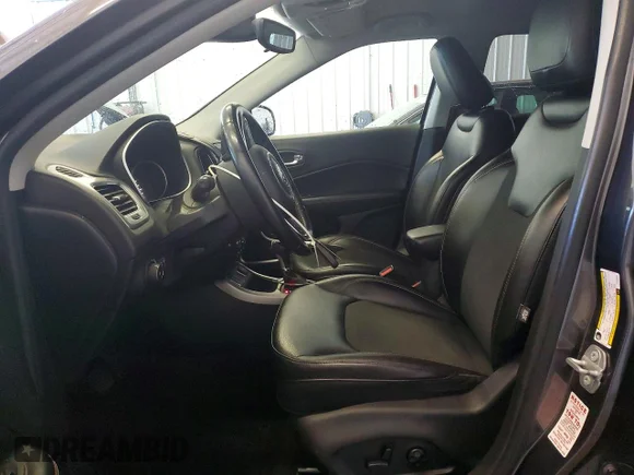 ✅ 2018 Jeep Compass Altitude • VIN: 3C4NJCBB5JT338856 • Lot: 56486476. Wystawiony na Copart z przebiegiem 78 352 mil. Bezpłatny archiwum sprzedaży aukcyjnych z USA i szczegółowy raport historii pojazdu na DreamBid. Zdjęcie 7.