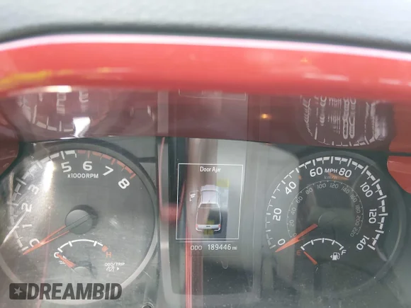 ✅ 2018 Toyota Tacoma SR • VIN: 5TFAX5GN8JX117851 • Lot: 44285990. Wystawiony na IAAI z przebiegiem 189 446 mil. Bezpłatny archiwum sprzedaży aukcyjnych z USA i szczegółowy raport historii pojazdu na DreamBid. Zdjęcie 7.