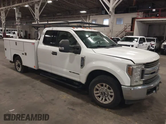 ✅ 2018 Ford F-350 • VIN: 1FD7X3ET3JEB42910 • Лот: 43872071. Опубліковано раніше на IAAI з пробігом 182 274 миль. Безкоштовний доступ до архіву аукціонних продажів зі США та докладний звіт про історію автомобіля на DreamBid. Зображення 1.