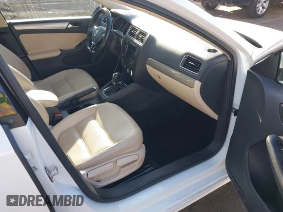 ✅ 2017 Volkswagen Jetta SE • VIN: 3VWDB7AJ6HM353828 • Лот: 44151681. Опубліковано раніше на IAAI з пробігом 135 539 миль. Безкоштовний доступ до архіву аукціонних продажів зі США та докладний звіт про історію автомобіля на DreamBid. Зображення 5.