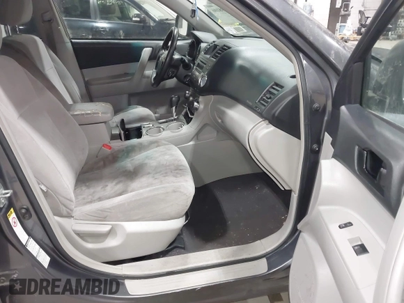 ✅ 2011 Toyota Highlander SE • VIN: 5TDBK3EH3BS071468 • Lot: 44198106. Wystawiony na IAAI z przebiegiem 279 910 mil. Bezpłatny archiwum sprzedaży aukcyjnych z USA i szczegółowy raport historii pojazdu na DreamBid. Zdjęcie 5.