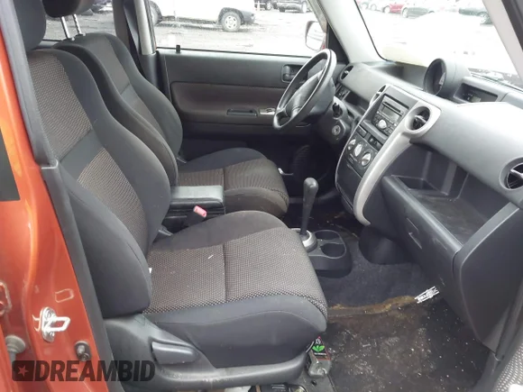 ✅ 2004 Scion xB • VIN: JTLKT324740162266 • Лот: 41804475. Опубліковано раніше на IAAI з пробігом 35 865 миль. Безкоштовний доступ до архіву аукціонних продажів зі США та докладний звіт про історію автомобіля на DreamBid. Зображення 5.