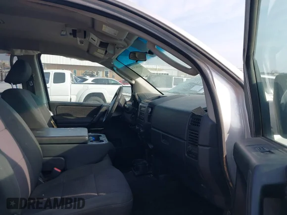✅ 2010 Nissan Titan SE • VIN: 1N6BA0EJ0AN322467 • Lot: 44384514. Wystawiony na IAAI z przebiegiem Nie podano. Bezpłatny archiwum sprzedaży aukcyjnych z USA i szczegółowy raport historii pojazdu na DreamBid. Zdjęcie 5.
