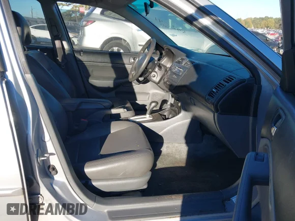 ✅ 2003 Honda Civic EX • VIN: 2HGES26813H542041 • Лот: 43452376. Опубліковано раніше на IAAI з пробігом 157 645 миль. Безкоштовний доступ до архіву аукціонних продажів зі США та докладний звіт про історію автомобіля на DreamBid. Зображення 5.