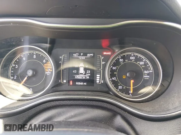 ✅ 2019 Jeep Cherokee Latitude • VIN: 1C4PJLCBXKD265952 • Lot: 45141914. Wystawiony na IAAI z przebiegiem 90 548 mil. Bezpłatny archiwum sprzedaży aukcyjnych z USA i szczegółowy raport historii pojazdu na DreamBid. Zdjęcie 7.