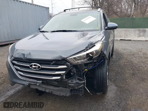 ✅ 2017 Hyundai Tucson SE • VIN: KM8J33A41HU477390 • Lot: 44155936. Wystawiony na IAAI z przebiegiem 99 991 mil. Bezpłatny archiwum sprzedaży aukcyjnych z USA i szczegółowy raport historii pojazdu na DreamBid. Zdjęcie 6.