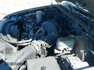 ✅ 2000 GMC Jimmy SLS • VIN: 1GKCS18W7YK203011 • Lot: 41633445. Wystawiony na IAAI z przebiegiem 249 417 mil. Bezpłatny archiwum sprzedaży aukcyjnych z USA i szczegółowy raport historii pojazdu na DreamBid. Zdjęcie 12.