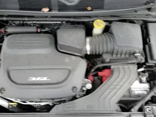 ✅ 2018 Chrysler Pacifica Touring L Plus • VIN: 2C4RC1EG1JR332580 • Lot: 86486035. Listed on Copart with 100,125 mi. Free auction sales archive from the USA and detailed vehicle history report at DreamBid. Image 14.