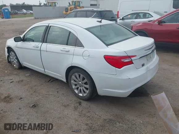 ✅ 2011 Chrysler 200 Touring • VIN: 1C3BC1FB2BN618719 • Лот: 45043283. Опубліковано раніше на IAAI з пробігом 86 099 миль. Безкоштовний доступ до архіву аукціонних продажів зі США та докладний звіт про історію автомобіля на DreamBid. Зображення 3.