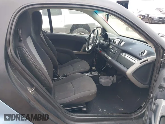 ✅ 2013 Smart fortwo Pure • VIN: WMEEJ3BA3DK667103 • Lot: 44409767. Listed on IAAI with 97,591 mi. Free auction sales archive from the USA and detailed vehicle history report at DreamBid. Image 5.