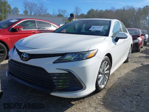 ✅ 2021 Toyota Camry LE • VIN: 4T1C11AK8MU464146 • Lot: 44295312. Wystawiony na IAAI z przebiegiem 70 013 mil. Bezpłatny archiwum sprzedaży aukcyjnych z USA i szczegółowy raport historii pojazdu na DreamBid. Zdjęcie 2.