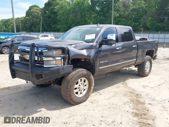 ✅ 2015 Chevrolet Silverado 2500HD LTZ • VIN: 1GC1KWE82FF126222 • Lot: 45017314. Wystawiony na IAAI z przebiegiem 385 439 mil. Bezpłatny archiwum sprzedaży aukcyjnych z USA i szczegółowy raport historii pojazdu na DreamBid. Zdjęcie 2.
