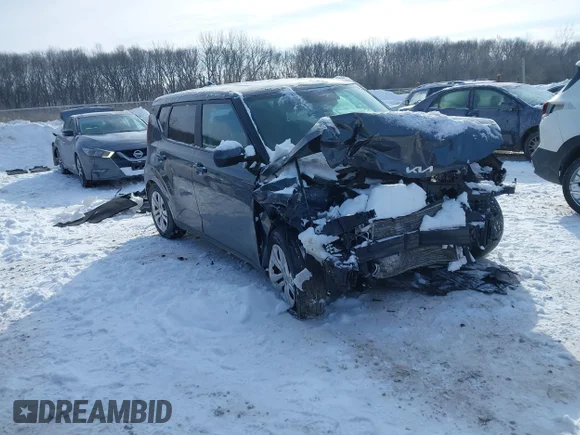 ✅ 2022 Kia Soul LX • VIN: KNDJ23AU8N7811092 • Lot: 44261471. Wystawiony na IAAI z przebiegiem 27 716 mil. Bezpłatny archiwum sprzedaży aukcyjnych z USA i szczegółowy raport historii pojazdu na DreamBid. Zdjęcie 1.