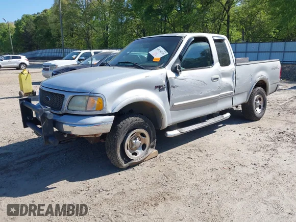✅ 2003 Ford F-150 XL • VIN: 1FTRX18W93NA32261 • Лот: 44850245. Опубліковано раніше на IAAI з пробігом 168 323 миль. Безкоштовний доступ до архіву аукціонних продажів зі США та докладний звіт про історію автомобіля на DreamBid. Зображення 2.