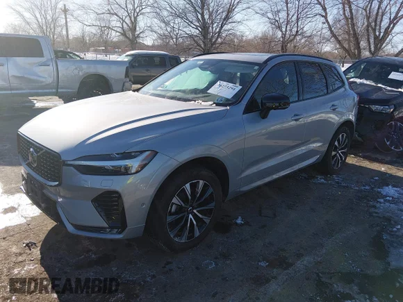 ✅ 2024 Volvo XC60 Plus Dark Theme • VIN: YV4L12RL6R1923705 • Лот: 44273291. Опубліковано раніше на IAAI з пробігом 17 339 миль. Безкоштовний доступ до архіву аукціонних продажів зі США та докладний звіт про історію автомобіля на DreamBid. Зображення 2.