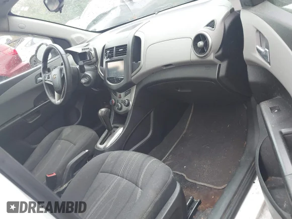 ✅ 2015 Chevrolet Sonic LT • VIN: 1G1JC6SB0F4115673 • Лот: 45129002. Опубліковано раніше на IAAI з пробігом 96 785 миль. Безкоштовний доступ до архіву аукціонних продажів зі США та докладний звіт про історію автомобіля на DreamBid. Зображення 5.