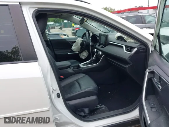 ✅ 2021 Toyota RAV4 XLE Premium • VIN: 2T3A1RFVXMW165158 • Lot: 45061058. Wystawiony na IAAI z przebiegiem 39 056 mil. Bezpłatny archiwum sprzedaży aukcyjnych z USA i szczegółowy raport historii pojazdu na DreamBid. Zdjęcie 5.
