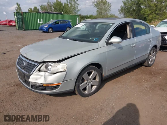 ✅ 2009 Volkswagen Passat Komfort • VIN: WVWJK93C29P046703 • Lot: 43264937. Wystawiony na IAAI z przebiegiem 63 517 mil. Bezpłatny archiwum sprzedaży aukcyjnych z USA i szczegółowy raport historii pojazdu na DreamBid. Zdjęcie 2.