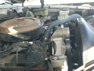 ✅ 1991 GMC Suburban • VIN: 1GKEV16K7MF512125 • Lot: 41634112. Wystawiony na IAAI z przebiegiem 256 640 mil. Bezpłatny archiwum sprzedaży aukcyjnych z USA i szczegółowy raport historii pojazdu na DreamBid. Zdjęcie 12.