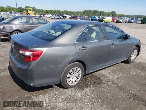 ✅ 2014 Toyota Camry LE • VIN: 4T1BF1FK0EU859140 • Лот: 45481846. Опубліковано раніше на IAAI з пробігом 225 916 миль. Безкоштовний доступ до архіву аукціонних продажів зі США та докладний звіт про історію автомобіля на DreamBid. Зображення 4.