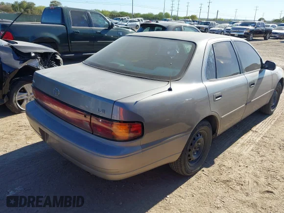 ✅ 1994 Toyota Camry LE • VIN: 4T1SK12E1RU426945 • Lot: 43578295. Wystawiony na IAAI z przebiegiem 159 325 mil. Bezpłatny archiwum sprzedaży aukcyjnych z USA i szczegółowy raport historii pojazdu na DreamBid. Zdjęcie 4.
