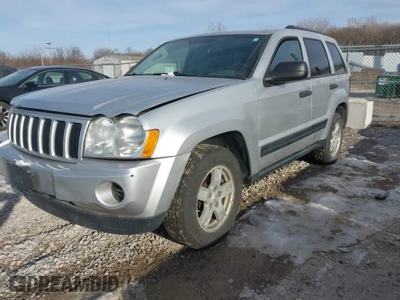 ✅ 2005 Jeep Grand Cherokee Laredo • VIN: 1J4GR48KX5C567771 • Lot: 43887949. Listed on IAAI with 117,345 mi. Free auction sales archive from the USA and detailed vehicle history report at DreamBid. Image 2.