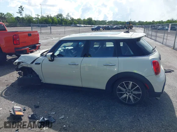 ✅ 2022 MINI Hardtop 4 Door Cooper S • VIN: WMW53DK08N2R35504 • Lot: 42587095. Wystawiony na IAAI z przebiegiem 38 231 mil. Bezpłatny archiwum sprzedaży aukcyjnych z USA i szczegółowy raport historii pojazdu na DreamBid. Zdjęcie 14.
