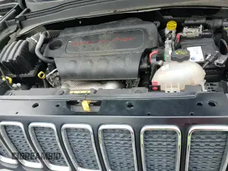 ✅ 2020 Jeep Renegade Sport • VIN: ZACNJAABXLPL35920 • Lot: 90846275. Wystawiony na Copart z przebiegiem 91 358 mil. Bezpłatny archiwum sprzedaży aukcyjnych z USA i szczegółowy raport historii pojazdu na DreamBid. Zdjęcie 13.