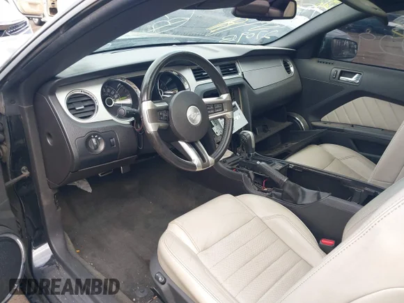 ✅ 2014 Ford Mustang V6 • VIN: 1ZVBP8AM1E5270804 • Lot: 44897098. Wystawiony na IAAI z przebiegiem Nie podano. Bezpłatny archiwum sprzedaży aukcyjnych z USA i szczegółowy raport historii pojazdu na DreamBid. Zdjęcie 5.
