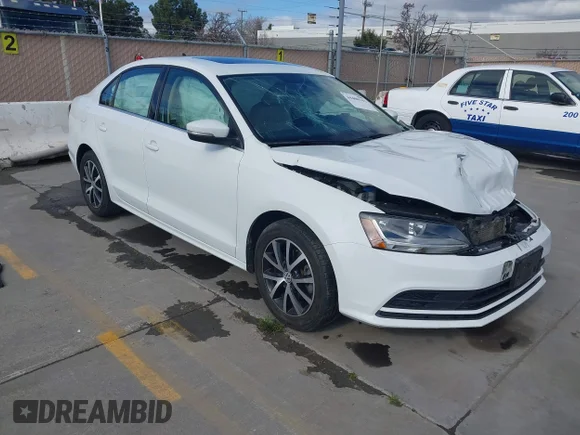 ✅ 2018 Volkswagen Jetta SE • VIN: 3VWDB7AJ8JM256488 • Lot: 44400142. Wystawiony na IAAI z przebiegiem 115 136 mil. Bezpłatny archiwum sprzedaży aukcyjnych z USA i szczegółowy raport historii pojazdu na DreamBid. Zdjęcie 1.