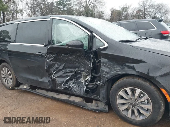 ✅ 2024 Chrysler Pacifica Hybrid Select • VIN: 2C4RC1S72RR144697 • Лот: 41537906. Опубліковано раніше на IAAI з пробігом 27 282 миль. Безкоштовний доступ до архіву аукціонних продажів зі США та докладний звіт про історію автомобіля на DreamBid. Зображення 6.