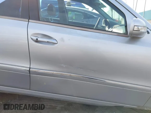 ✅ 2003 Mercedes-Benz E 320 • VIN: WDBUF65J93A341821 • Lot: 44523358. Wystawiony na IAAI z przebiegiem 236 163 mil. Bezpłatny archiwum sprzedaży aukcyjnych z USA i szczegółowy raport historii pojazdu na DreamBid. Zdjęcie 6.