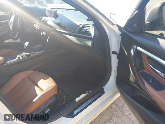 ✅ 2016 BMW 3 Series 340i xDrive • VIN: WBA8B7G52GNT14802 • Лот: 43996640. Опубліковано раніше на IAAI з пробігом 122 126 миль. Безкоштовний доступ до архіву аукціонних продажів зі США та докладний звіт про історію автомобіля на DreamBid. Зображення 5.