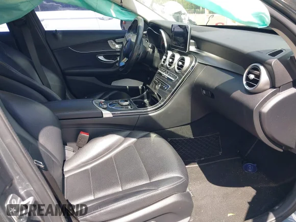 ✅ 2017 Mercedes-Benz C 300 • VIN: 55SWF4JB9HU182101 • Lot: 39484904. Wystawiony na IAAI z przebiegiem 118 327 mil. Bezpłatny archiwum sprzedaży aukcyjnych z USA i szczegółowy raport historii pojazdu na DreamBid. Zdjęcie 5.