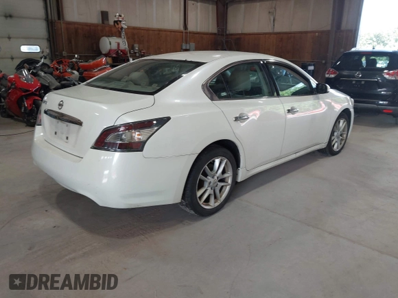 ✅ 2014 Nissan Maxima SV • VIN: 1N4AA5AP6EC494032 • Lot: 43037722. Wystawiony na IAAI z przebiegiem 173 554 mil. Bezpłatny archiwum sprzedaży aukcyjnych z USA i szczegółowy raport historii pojazdu na DreamBid. Zdjęcie 4.