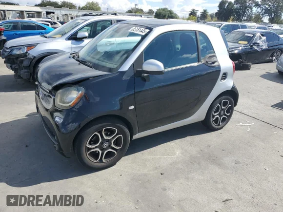 ✅ 2016 Smart fortwo Prime • VIN: WMEFJ5DA3GK073788 • Lot: 85151445. Wystawiony na Copart z przebiegiem 102 443 mil. Bezpłatny archiwum sprzedaży aukcyjnych z USA i szczegółowy raport historii pojazdu na DreamBid. Zdjęcie 1.