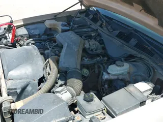 ✅ 1992 Ford Crown Victoria LX • VIN: 2FACP74W9NX243126 • Lot: 42748109. Wystawiony na IAAI z przebiegiem 157 875 mil. Bezpłatny archiwum sprzedaży aukcyjnych z USA i szczegółowy raport historii pojazdu na DreamBid. Zdjęcie 12.