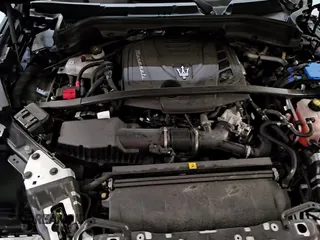 ✅ 2023 Maserati Grecale Modena • VIN: ZN682AVM7P7427433 • Лот: 75228094. Опубликован ранее на Copart с пробегом 20 025 миль. Бесплатный доступ к архиву аукционных продаж из США и подробный отчёт об истории автомобиля на DreamBid. Изображение 15.