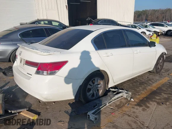 ✅ 2012 Honda Accord SE • VIN: 1HGCP2F60CA194593 • Lot: 43986017. Listed on IAAI with 180,953 mi. Free auction sales archive from the USA and detailed vehicle history report at DreamBid. Image 4.