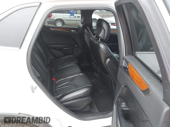 ✅ 2017 Lincoln MKC Reserve • VIN: 5LMCJ3D97HUL68063 • Lot: 44143611. Listed on IAAI with 124,243 mi. Free auction sales archive from the USA and detailed vehicle history report at DreamBid. Image 8.