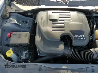 ✅ 2019 Dodge Charger SXT • VIN: 2C3CDXBG0KH699301 • Lot: 86718425. Wystawiony na Copart z przebiegiem 104 644 mil. Bezpłatny archiwum sprzedaży aukcyjnych z USA i szczegółowy raport historii pojazdu na DreamBid. Zdjęcie 13.