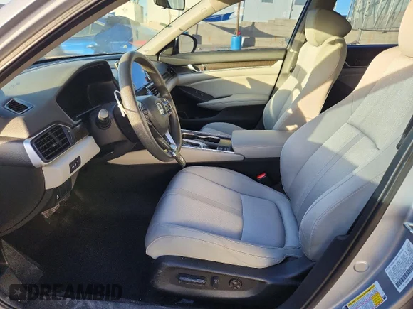 ✅ 2019 Honda Accord EX • VIN: 1HGCV1F41KA060303 • Lot: 99276295. Listed on Copart with 135,381 mi. Free auction sales archive from the USA and detailed vehicle history report at DreamBid. Image 7.