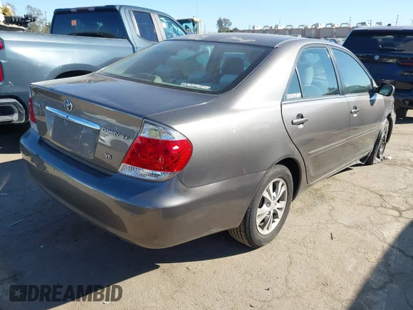 ✅ 2006 Toyota Camry XLE • VIN: 4T1BF32K26U632888 • Lot: 43462242. Wystawiony na IAAI z przebiegiem 80 153 mil. Bezpłatny archiwum sprzedaży aukcyjnych z USA i szczegółowy raport historii pojazdu na DreamBid. Zdjęcie 4.