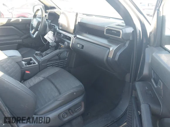 ✅ 2025 Toyota 4Runner SR5 • VIN: JTEVA5BR7S5062833 • Lot: 44188807. Wystawiony na IAAI z przebiegiem 9 884 mil. Bezpłatny archiwum sprzedaży aukcyjnych z USA i szczegółowy raport historii pojazdu na DreamBid. Zdjęcie 5.