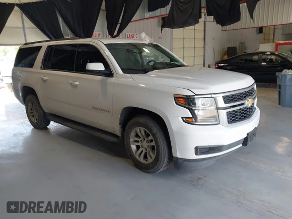 ✅ 2018 Chevrolet Suburban LS • VIN: 1GNSCGEC4JR330000 • Lot: 44812648. Wystawiony na IAAI z przebiegiem 47 141 mil. Bezpłatny archiwum sprzedaży aukcyjnych z USA i szczegółowy raport historii pojazdu na DreamBid. Zdjęcie 1.