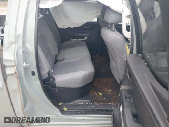 ✅ 2024 Toyota Tundra SR5 • VIN: 5TFLA5DB6RX182522 • Lot: 43048617. Wystawiony na IAAI z przebiegiem 17 236 mil. Bezpłatny archiwum sprzedaży aukcyjnych z USA i szczegółowy raport historii pojazdu na DreamBid. Zdjęcie 8.