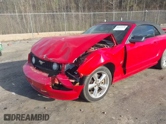 ✅ 2006 Ford Mustang GT Deluxe • VIN: 1ZVHT85H565227085 • Лот: 44529130. Опубліковано раніше на IAAI з пробігом 127 811 миль. Безкоштовний доступ до архіву аукціонних продажів зі США та докладний звіт про історію автомобіля на DreamBid. Зображення 6.