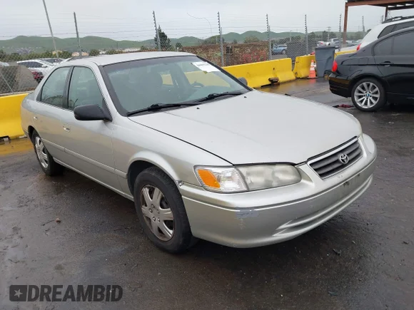 ✅ 2001 Toyota Camry CE • VIN: 4T1BG22K51U117271 • Лот: 44405140. Опубліковано раніше на IAAI з пробігом 272 691 миль. Безкоштовний доступ до архіву аукціонних продажів зі США та докладний звіт про історію автомобіля на DreamBid. Зображення 1.