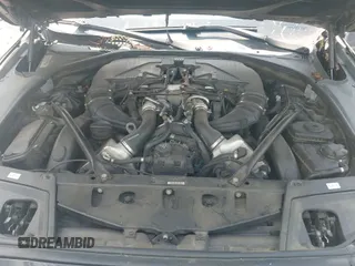 ✅ 2013 BMW 5 Series 550i xDrive • VIN: WBAFU9C5XDDY70344 • Lot: 42856928. Wystawiony na IAAI z przebiegiem 118 193 mil. Bezpłatny archiwum sprzedaży aukcyjnych z USA i szczegółowy raport historii pojazdu na DreamBid. Zdjęcie 20.